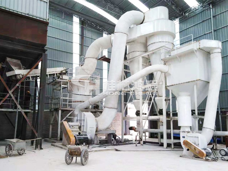 雷蒙磨石灰機HC1700擺式磨粉機 貴州客戶生產現(xiàn)場