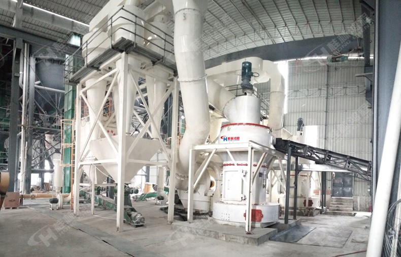 　湖北某廠采購了桂林鴻程的高鈣石粉機(jī)器，60-900目粉日產(chǎn)量500噸以上