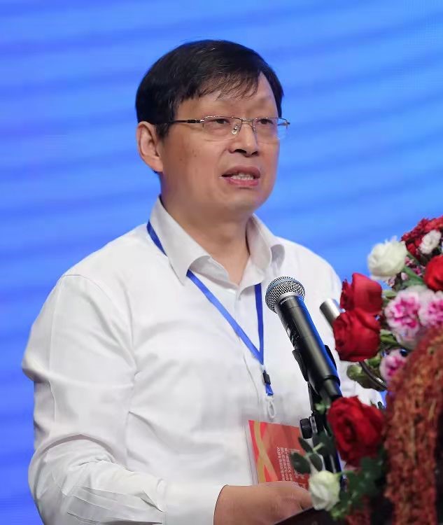 廣西大學(xué)校長助理、廣西碳酸鈣產(chǎn)業(yè)化工程院常務(wù)副院長、廣西碳酸鈣行業(yè)協(xié)會(huì)會(huì)長童張法圖片來源：廣西碳酸鈣產(chǎn)業(yè)化工程院